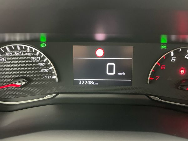peugeot-2008-2022-gasolina-1199cc