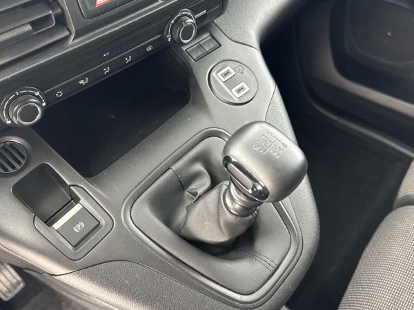 peugeot-partner-2025-diesel-1499cc