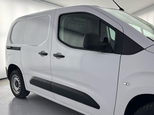 peugeot-partner-2025-diesel-1499cc