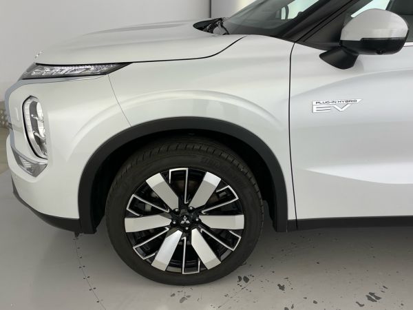 mitsubishi-outlander-2026-hibrido-2360cc
