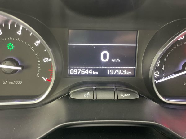 peugeot-208-2016-gasolina-1199cc