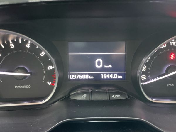 peugeot-208-2016-gasolina-1199cc