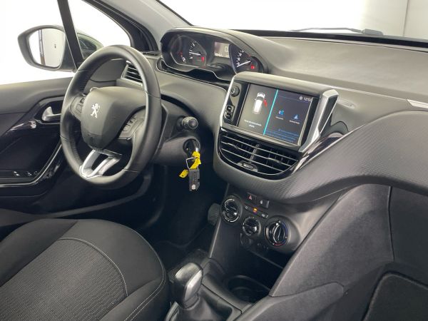 peugeot-208-2017-gasolina-1199cc