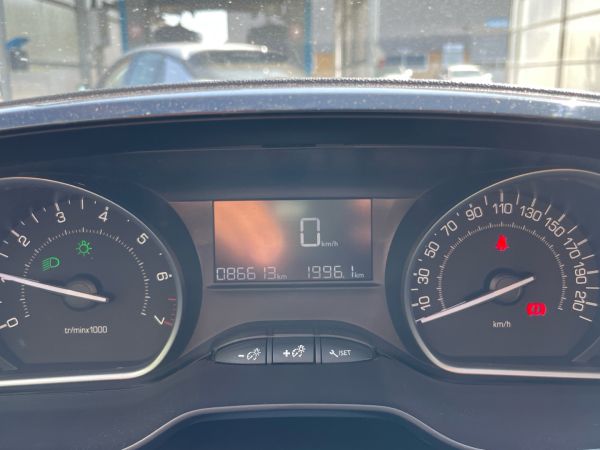 peugeot-208-2018-gasolina-1199cc
