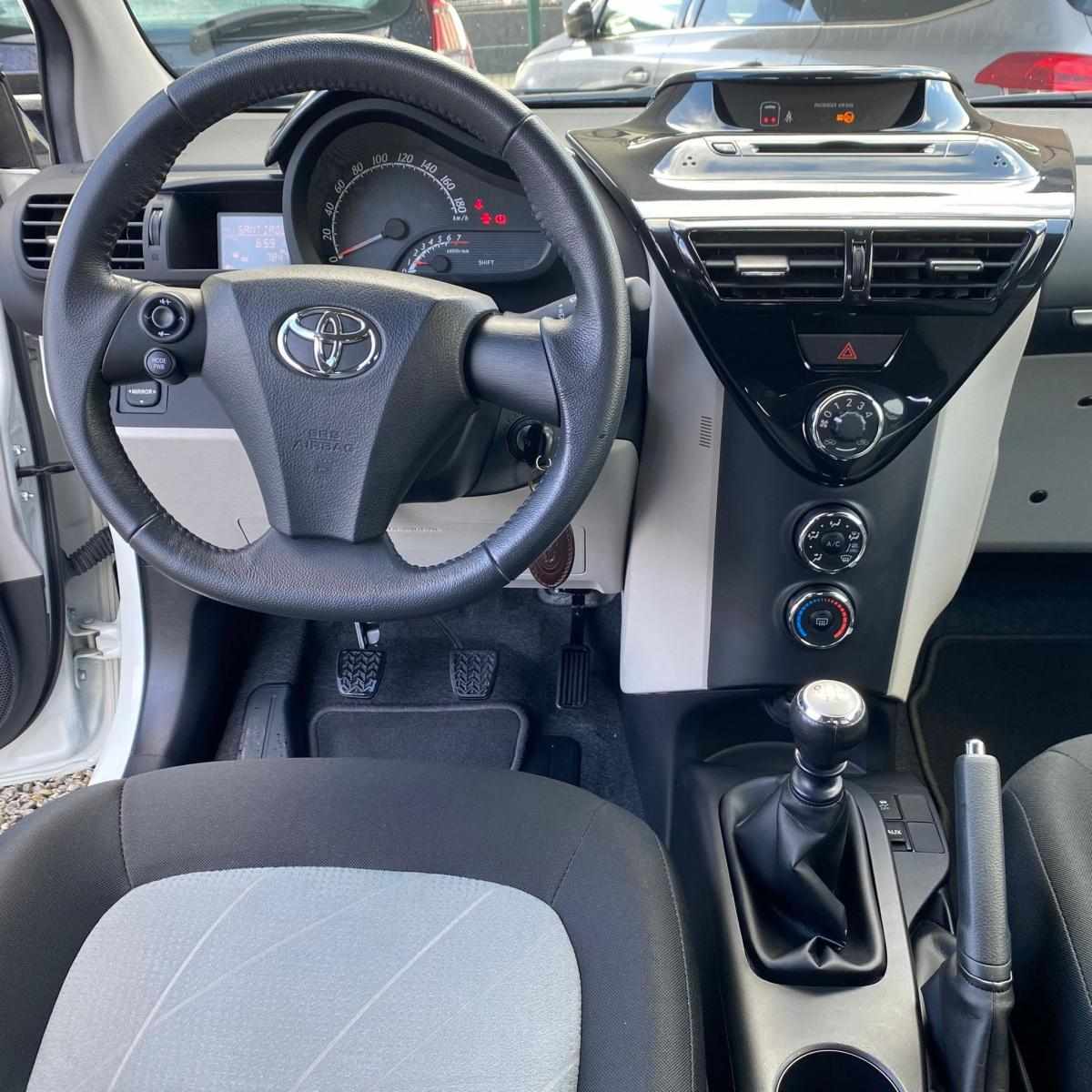 toyota-iq-2013-gasolina-998cc