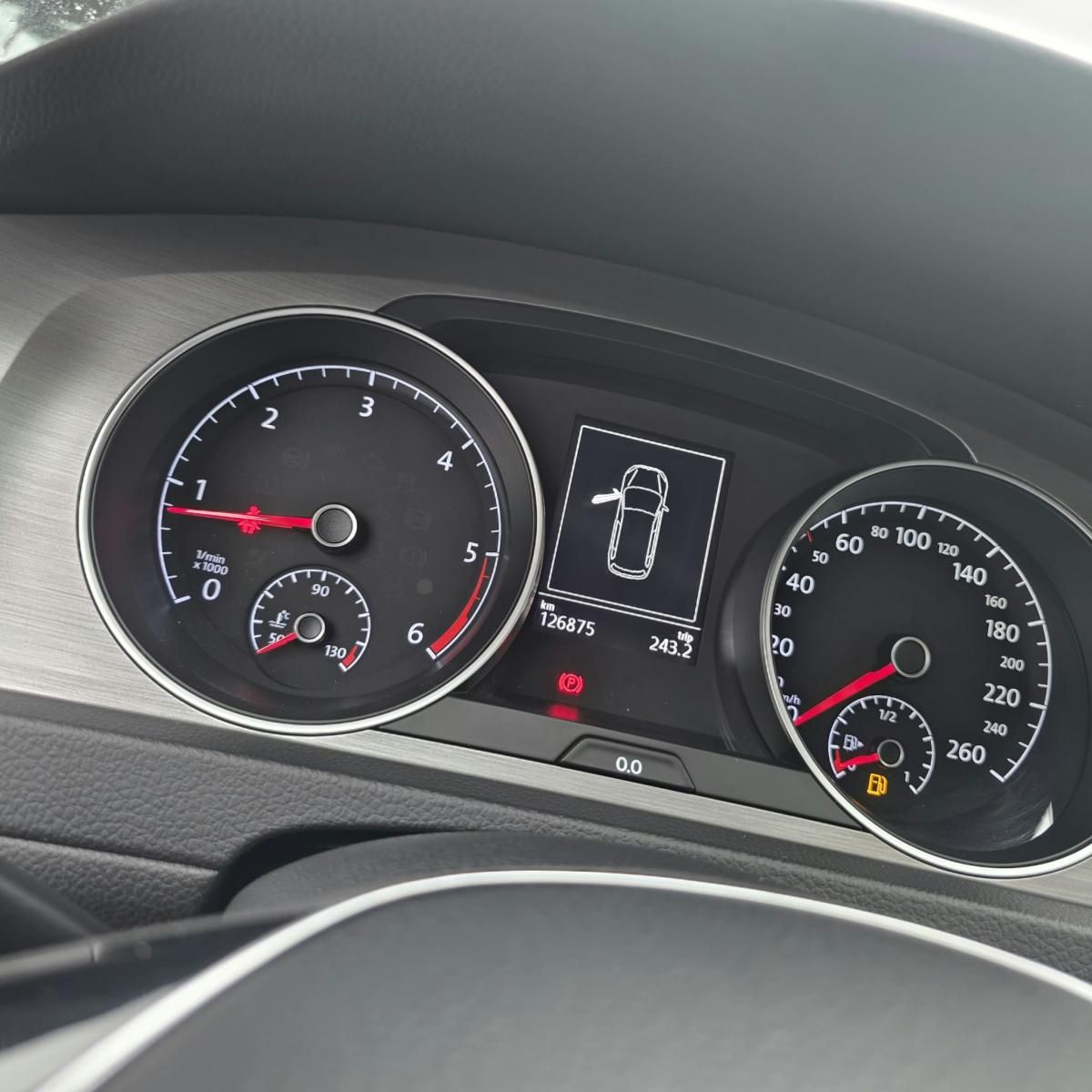 volkswagen-golf-variant-2016-diesel-1598cc