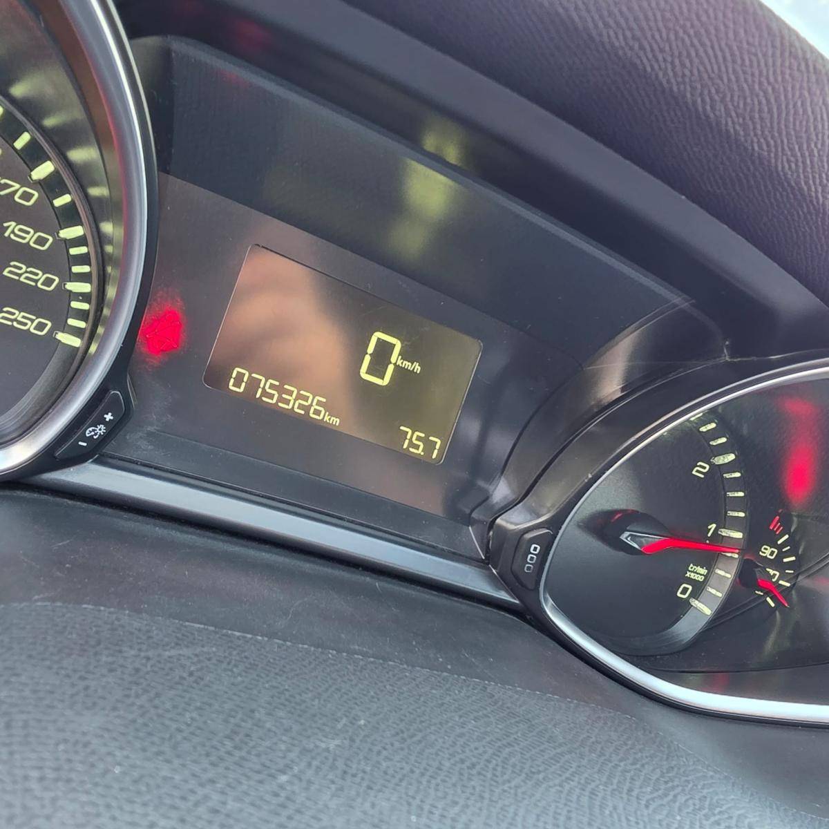 peugeot-308-sw-2016-diesel-1560cc