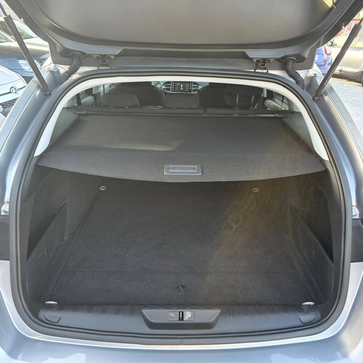 peugeot-308-sw-2016-diesel-1560cc
