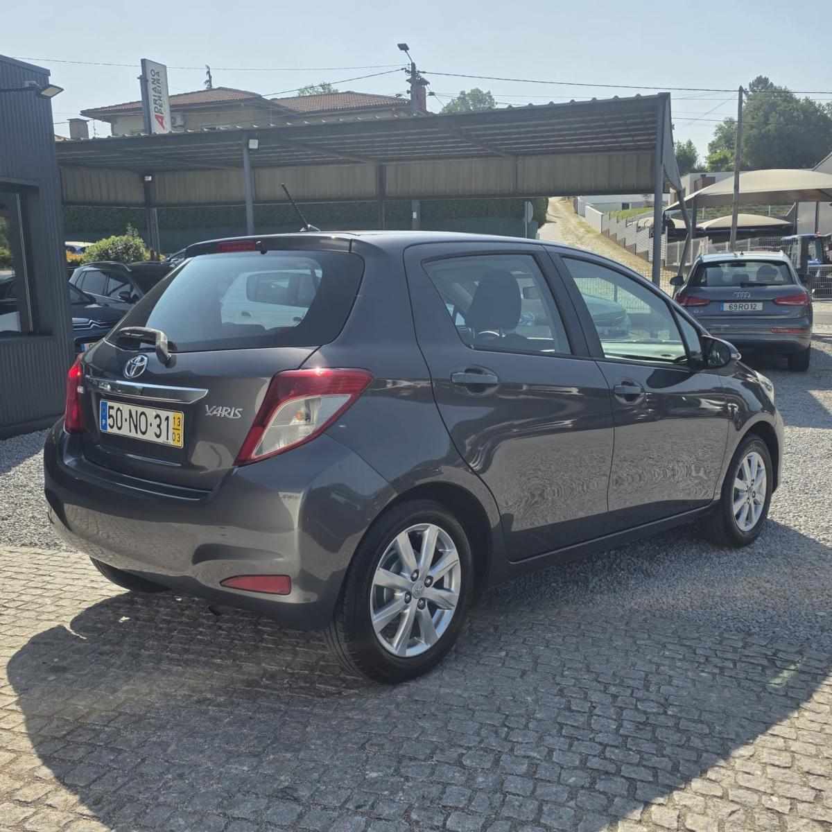 toyota-yaris-2013-gasolina-998cc