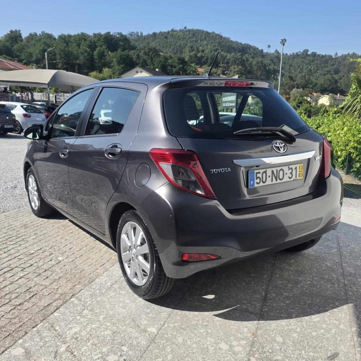 toyota-yaris-2013-gasolina-998cc
