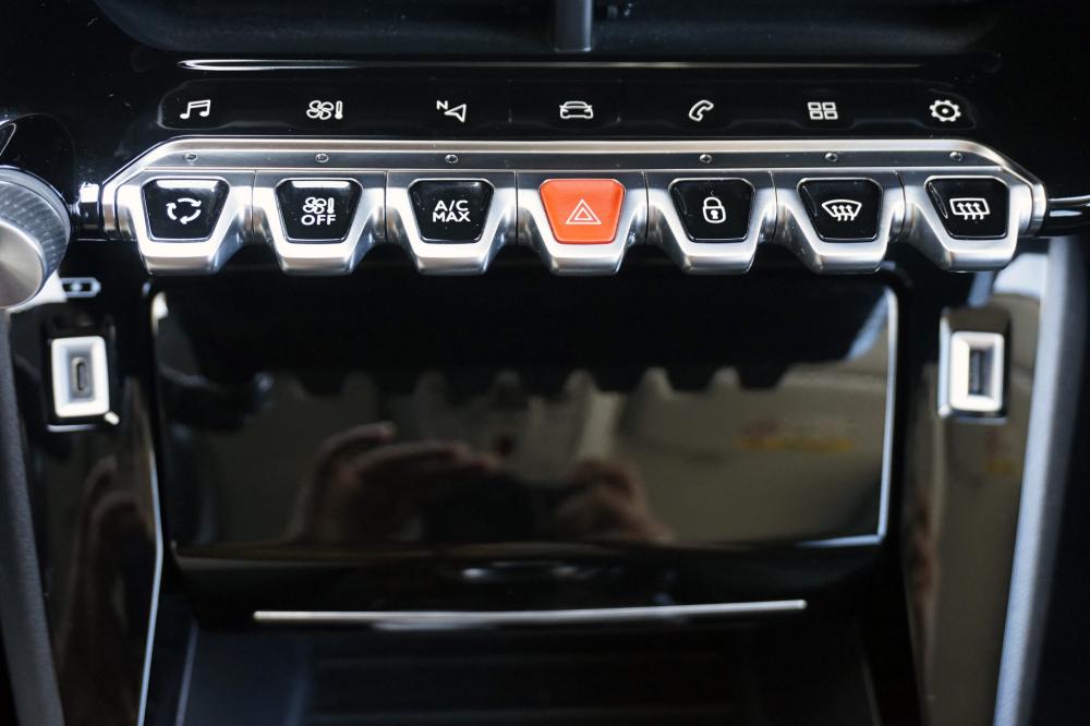 peugeot-208-2021-gasolina-1199cc