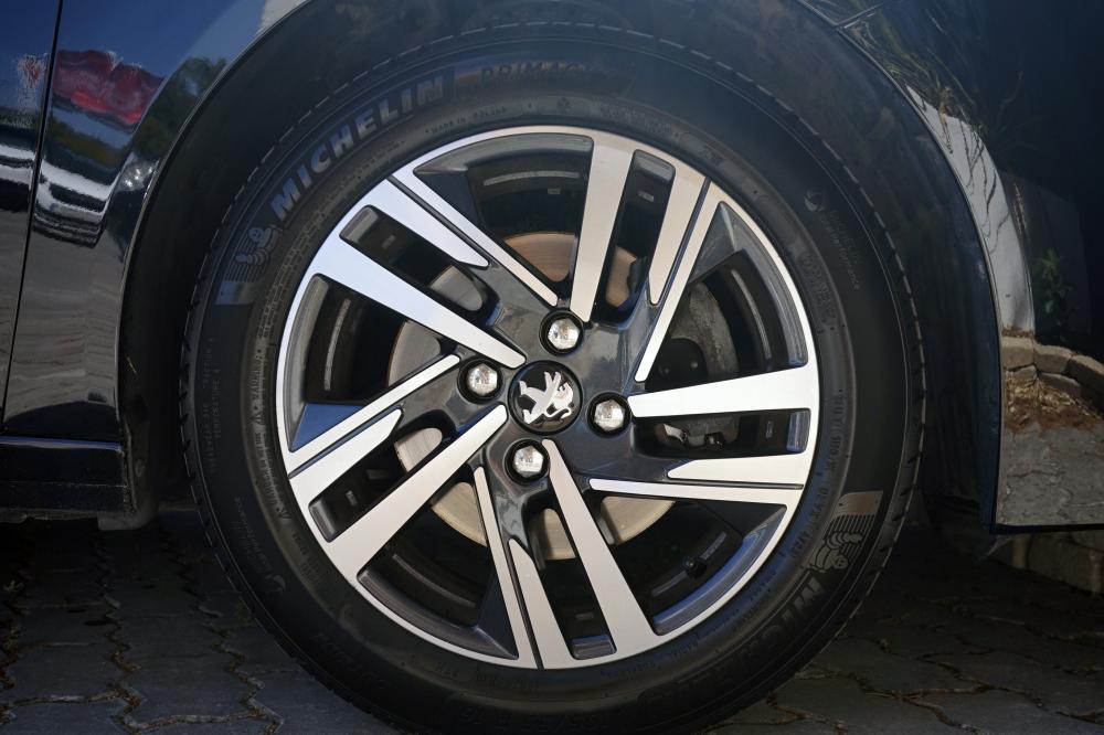 peugeot-208-2021-gasolina-1199cc