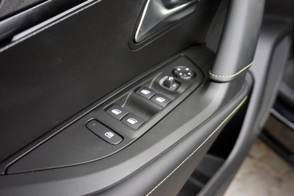 peugeot-e-2008-2025-eletrico-0cc