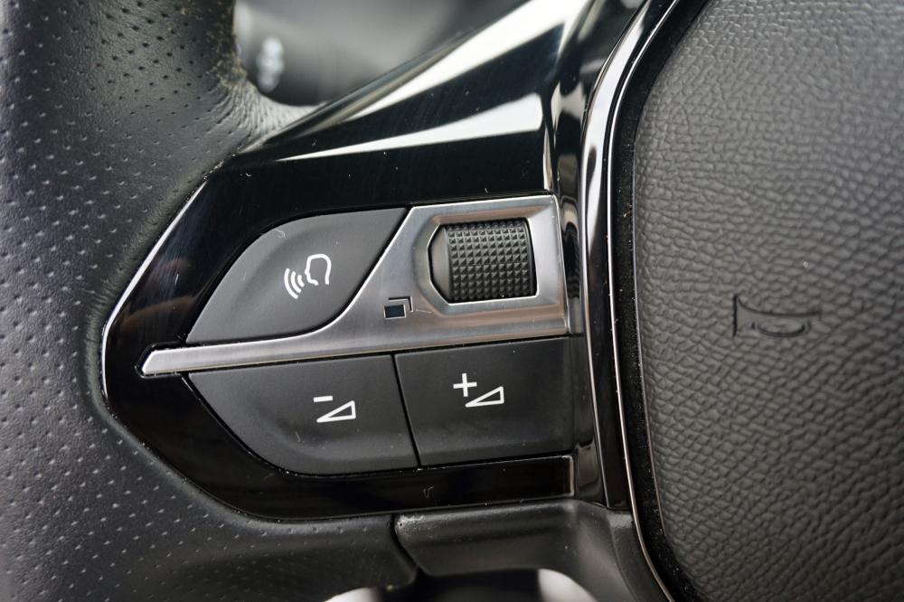 peugeot-e-2008-2025-eletrico-0cc