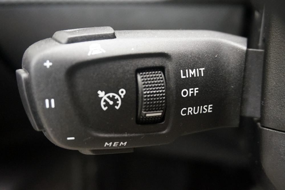 peugeot-e-2008-2025-eletrico-0cc
