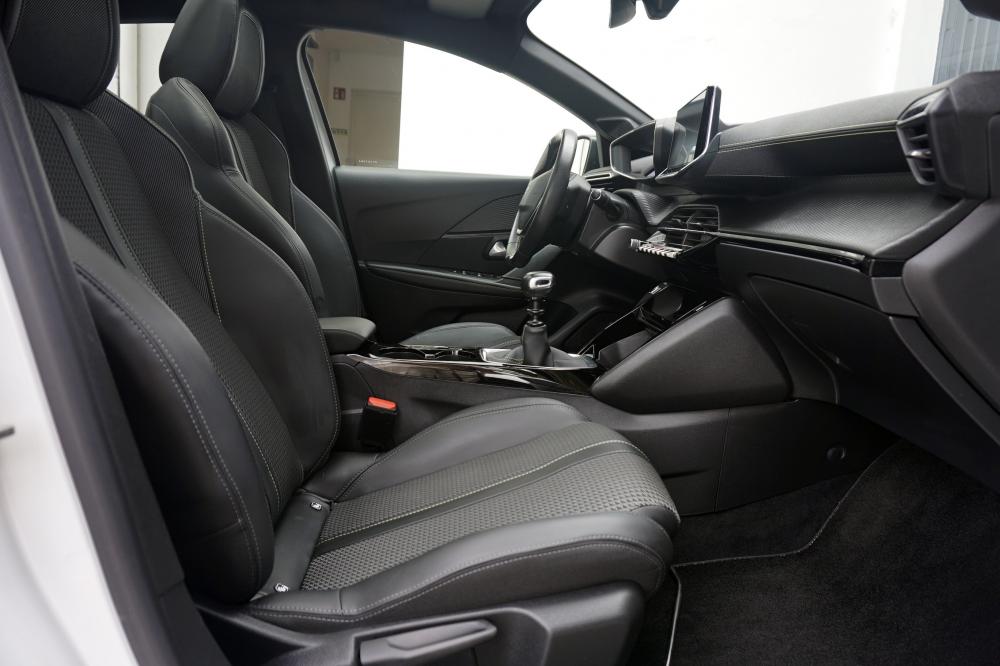 peugeot-208-2021-gasolina-1199cc