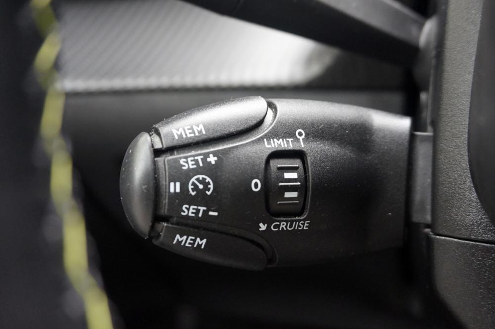peugeot-208-2021-gasolina-1199cc