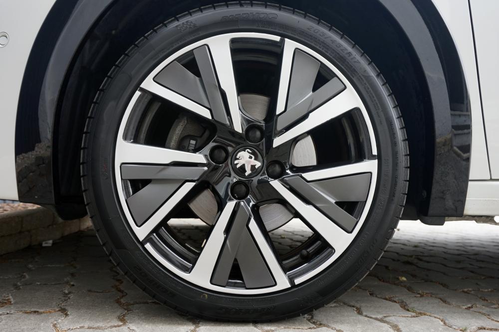peugeot-208-2021-gasolina-1199cc