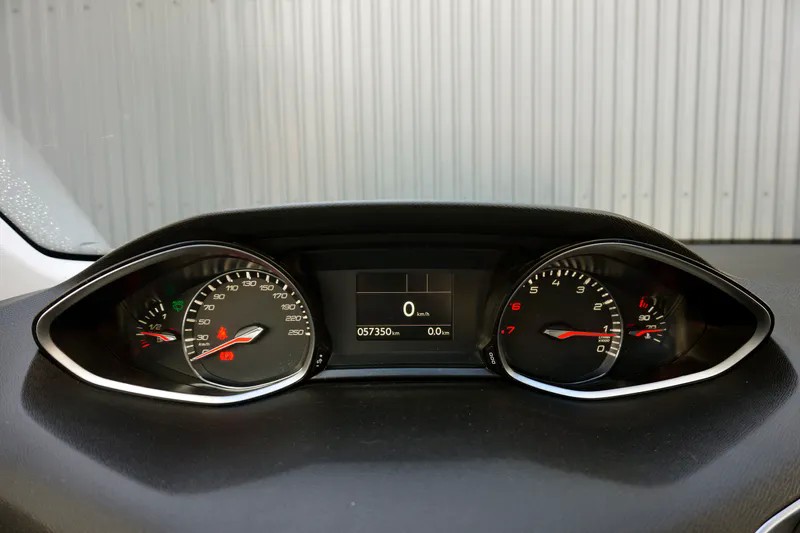 peugeot-308-2019-gasolina-1199cc