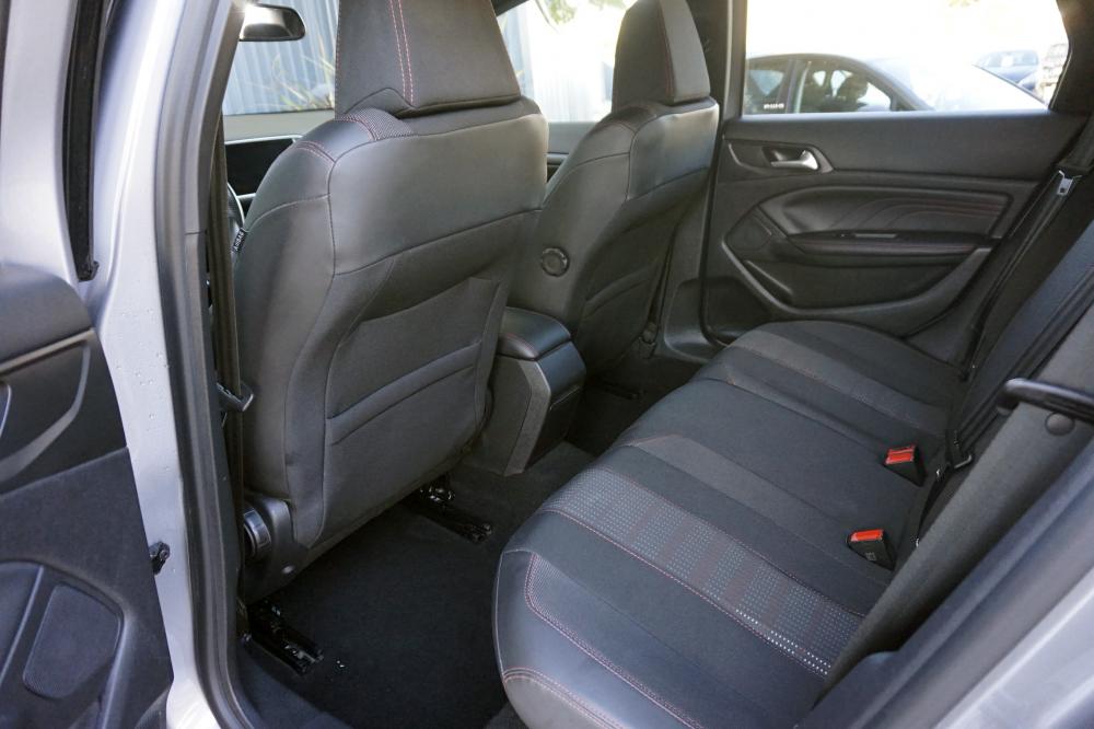 peugeot-308-sw-2018-gasolina-1199cc