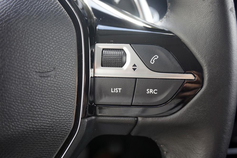 peugeot-208-2022-gasolina-1199cc