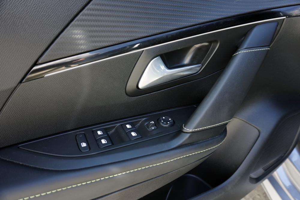 peugeot-208-2021-gasolina-1199cc