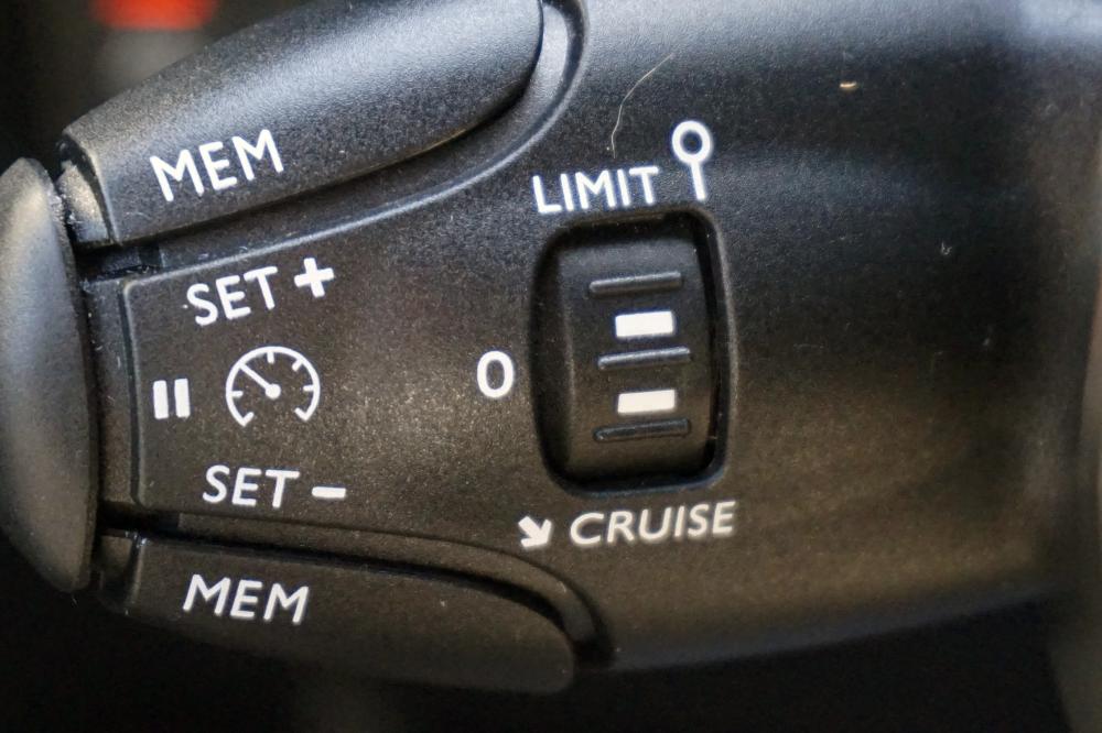 peugeot-208-2021-gasolina-1199cc