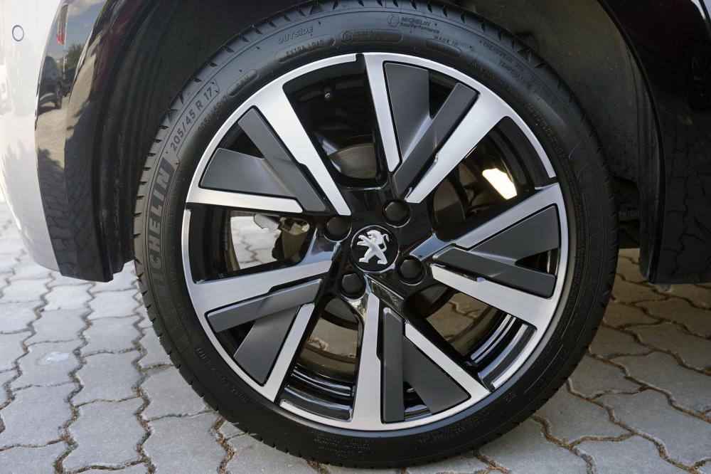 peugeot-208-2021-gasolina-1199cc