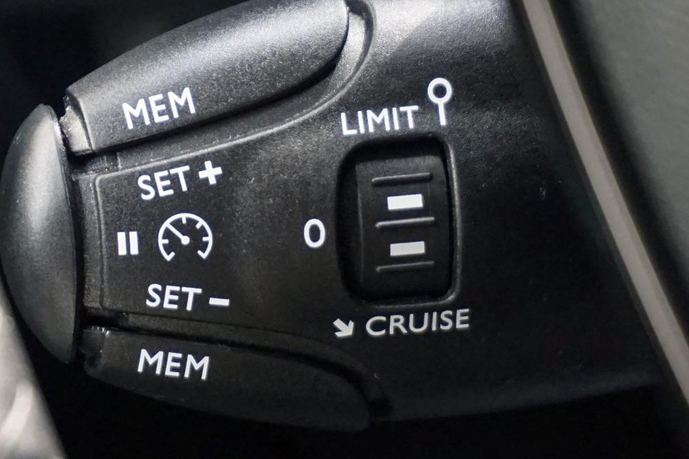 peugeot-208-2022-gasolina-1199cc