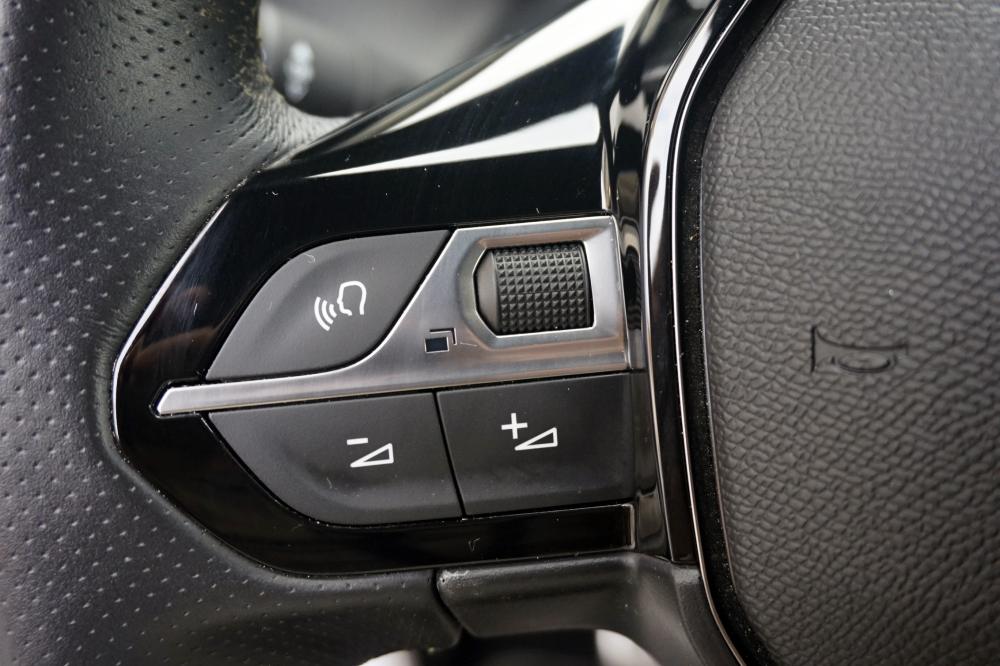 peugeot-e-2008-2025-eletrico-0cc