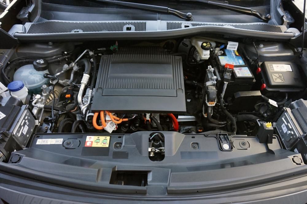 peugeot-e-2008-2025-eletrico-0cc