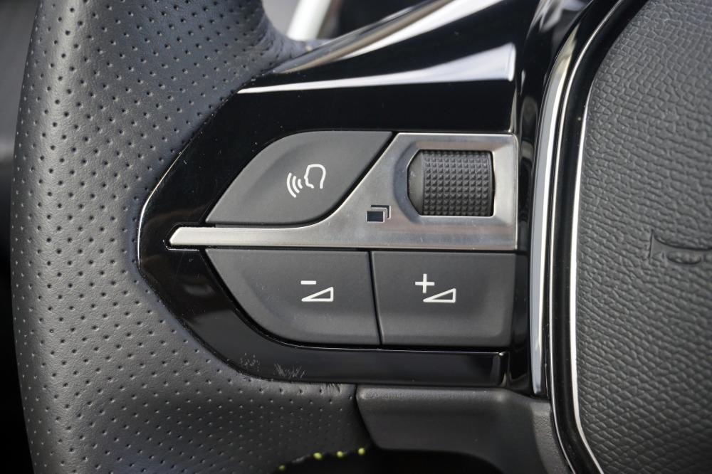 peugeot-2008-2022-gasolina-1199cc