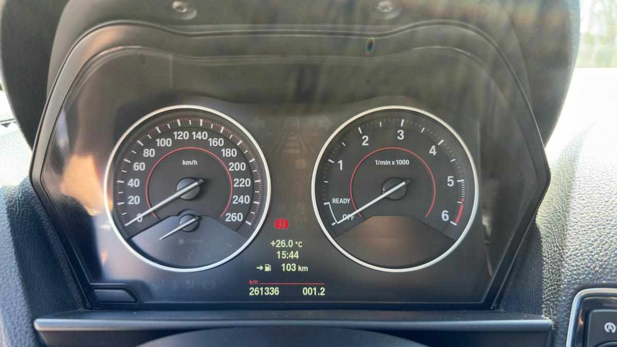 bmw-serie-1-116d-2011-diesel-1995cc