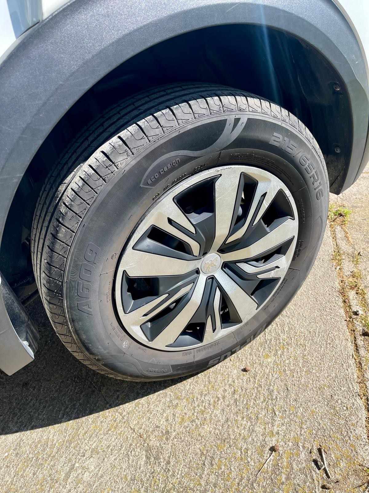 peugeot-2008-2023-gasolina-1199cc