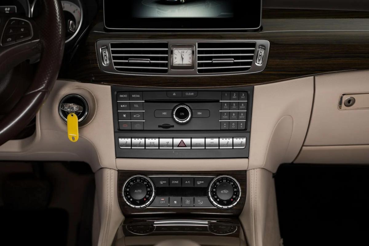 mercedes-benz-cls-220-bluetec-2015-diesel-2143cc