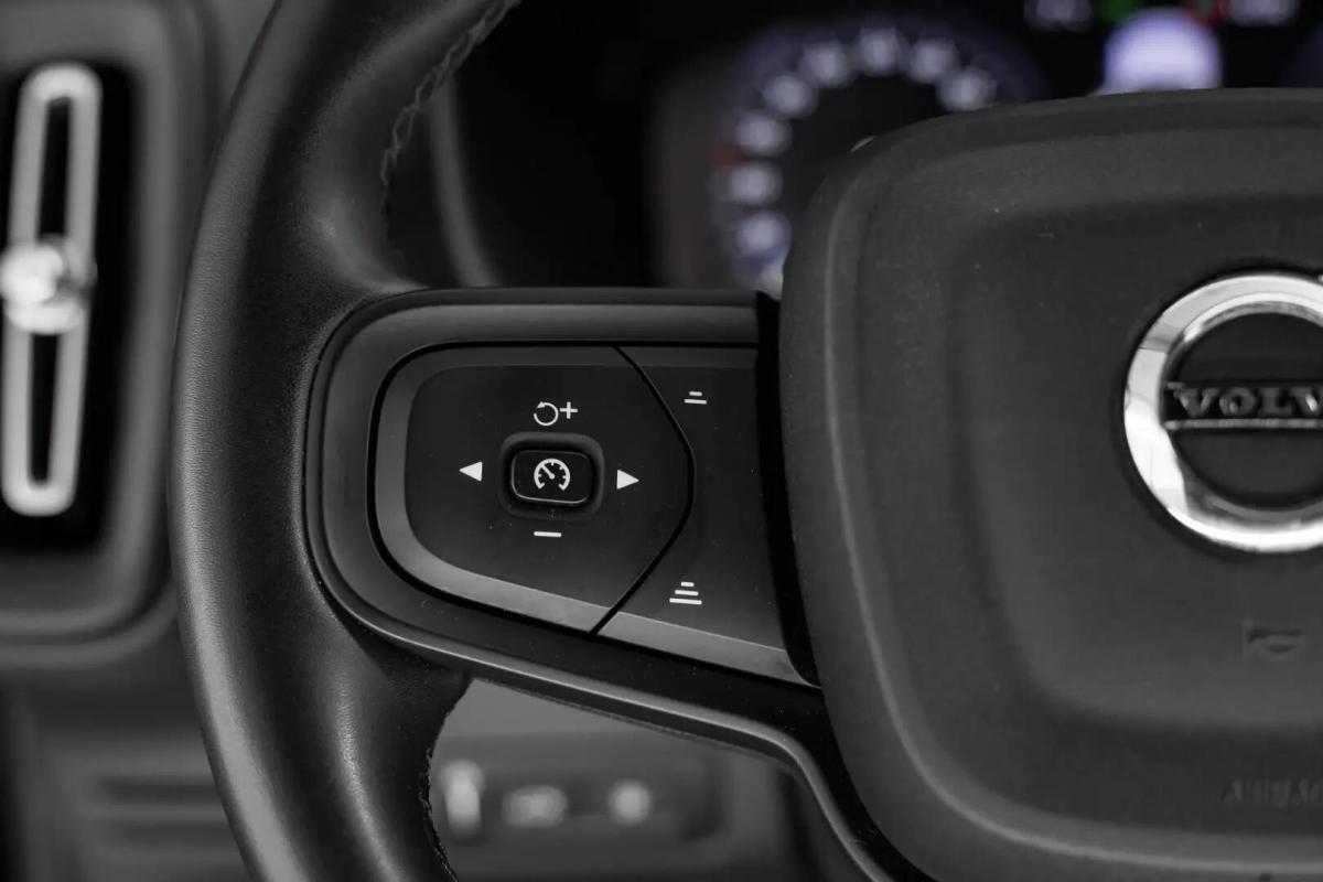 volvo-xc40-2022-hibrido-a-gasolina-1477cc