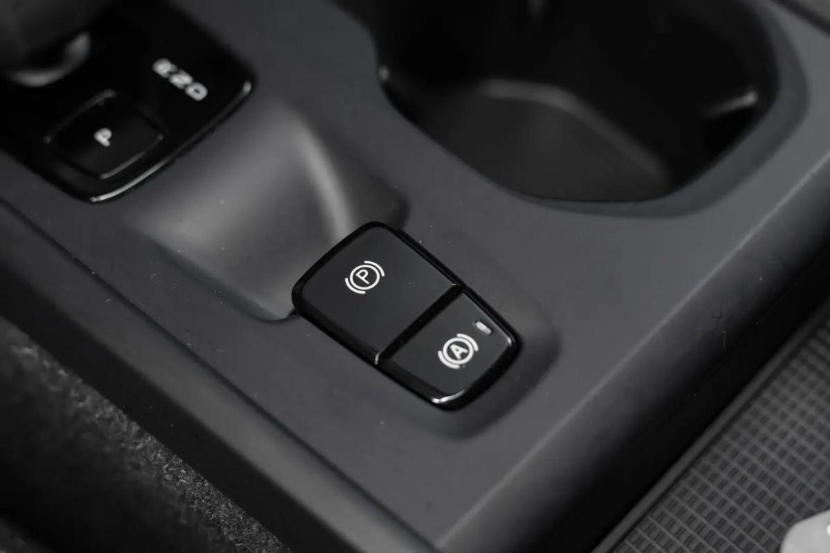 volvo-xc40-2022-hibrido-a-gasolina-1477cc