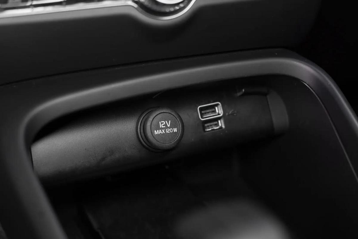 volvo-xc40-2022-hibrido-a-gasolina-1477cc
