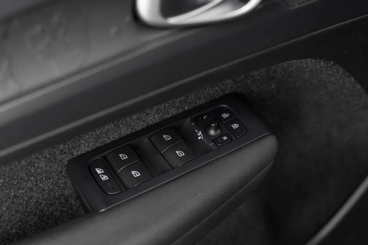 volvo-xc40-2022-hibrido-a-gasolina-1477cc
