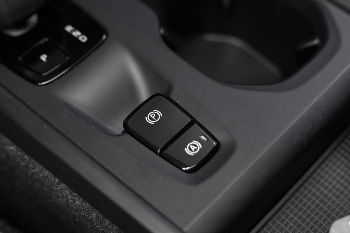 volvo-xc40-2022-hibrido-1477cc