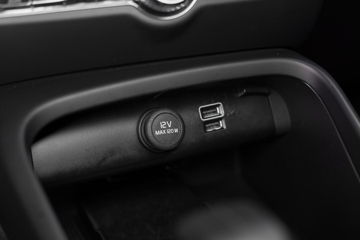 volvo-xc40-2022-hibrido-1477cc