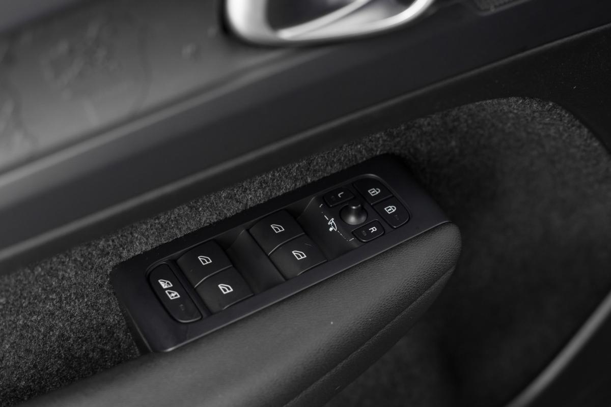 volvo-xc40-2022-hibrido-1477cc
