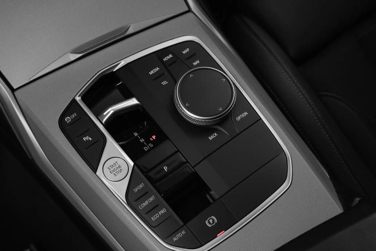 bmw-serie-3-318-d-touring-2023-diesel-1995cc