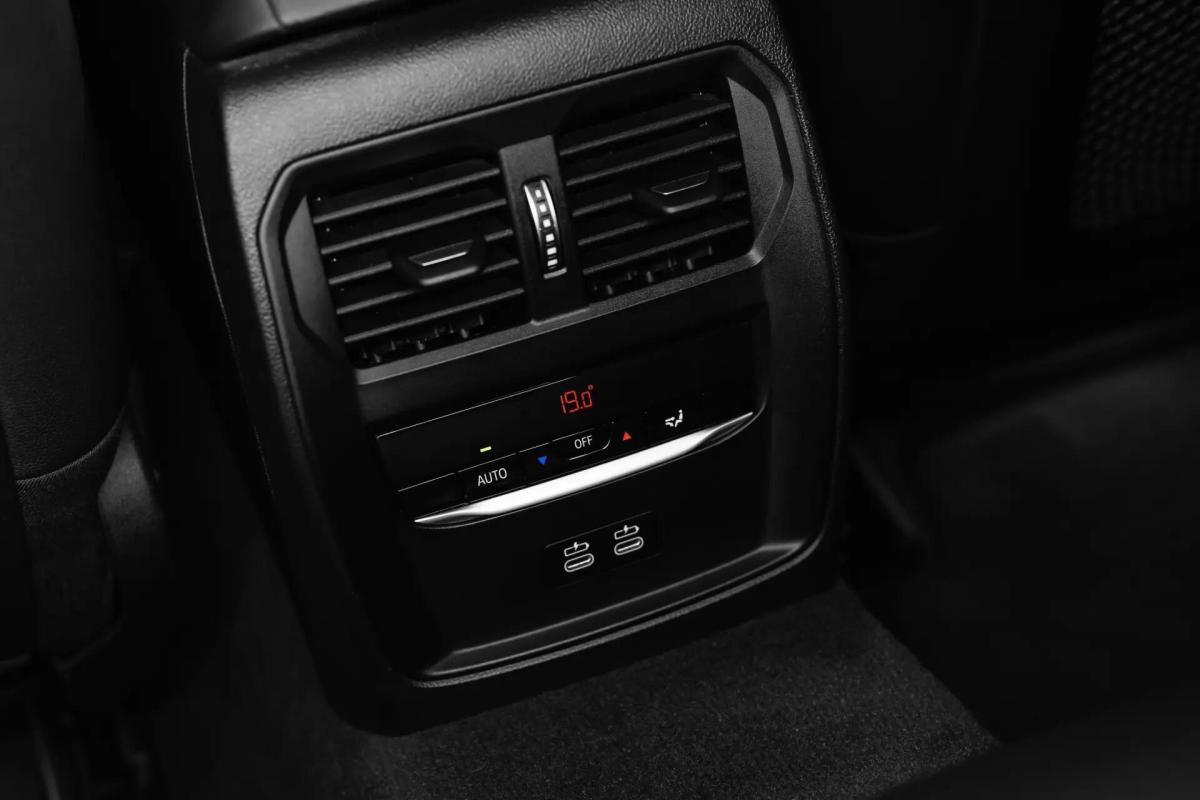 bmw-serie-3-318-d-touring-2023-diesel-1995cc