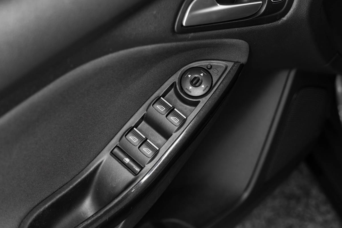 ford-focus-2016-gasolina-999cc
