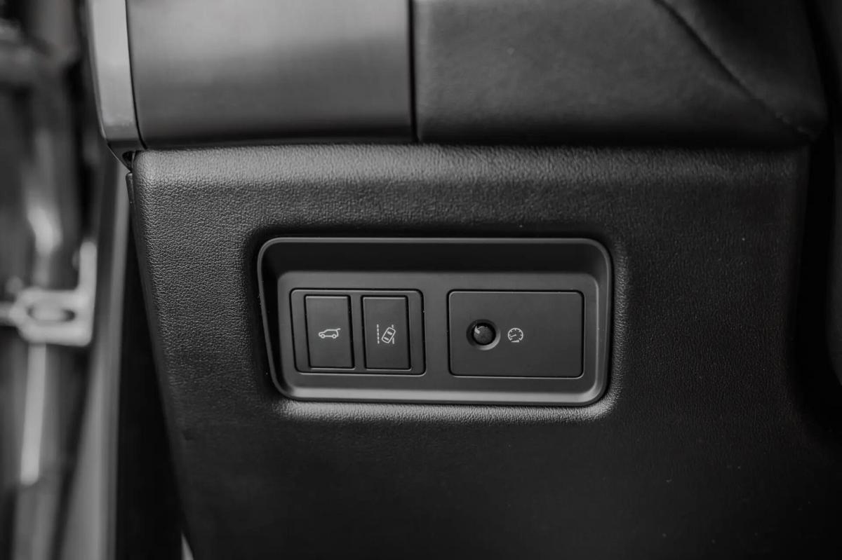 land-rover-range-rover-sport-2017-diesel-1999cc