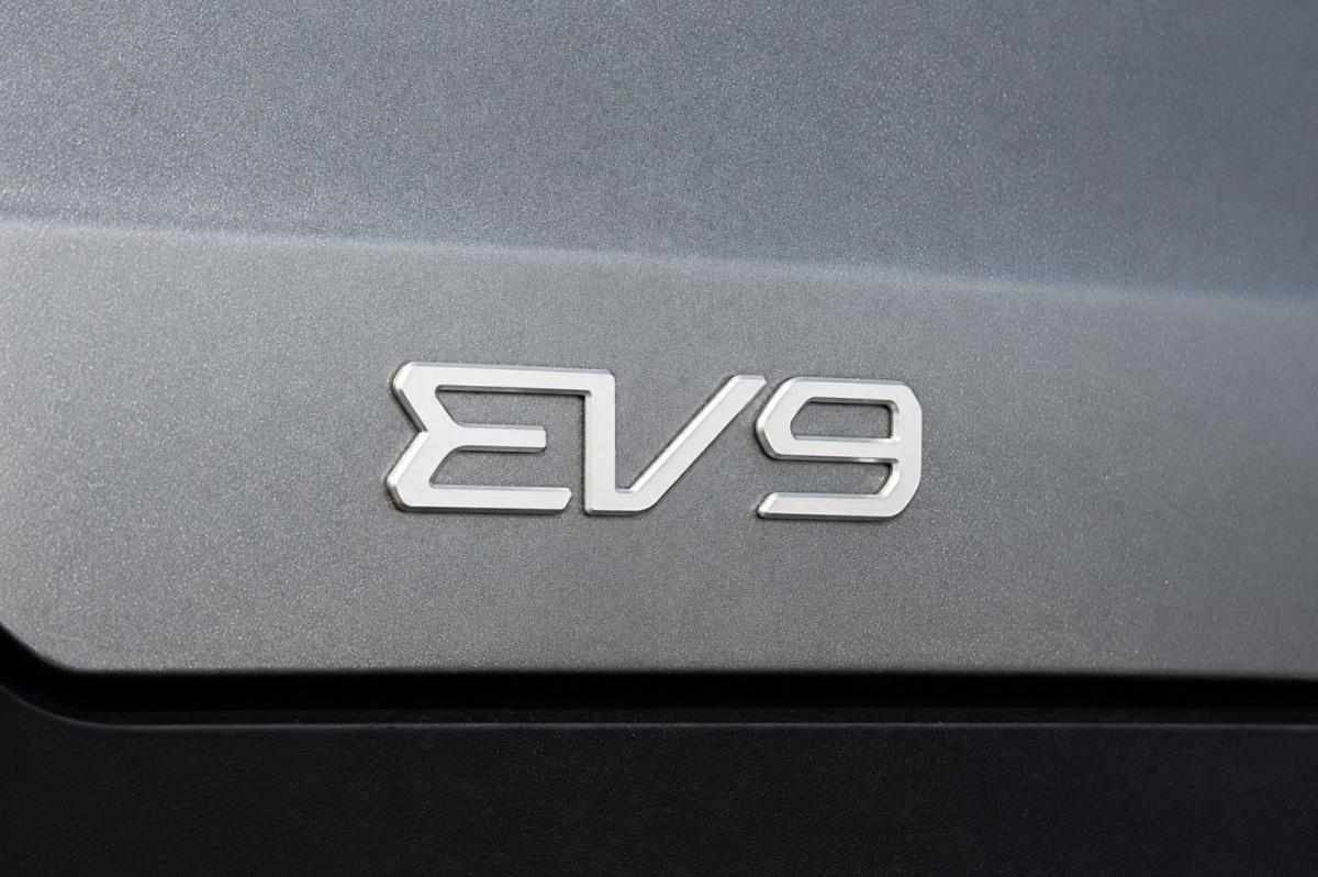 kia-ev9-99-8-kwh-rwd-2023-eletrico
