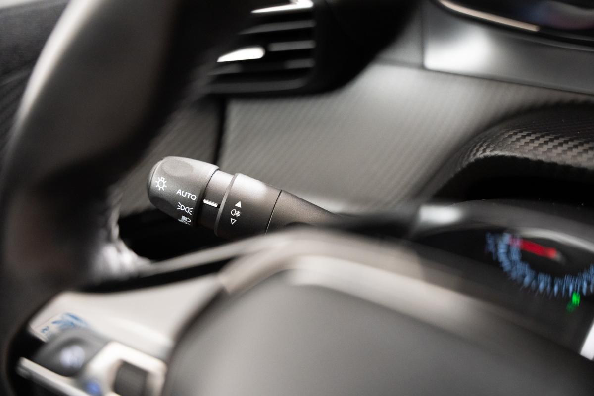 peugeot-2008-2023-gasolina-1199cc