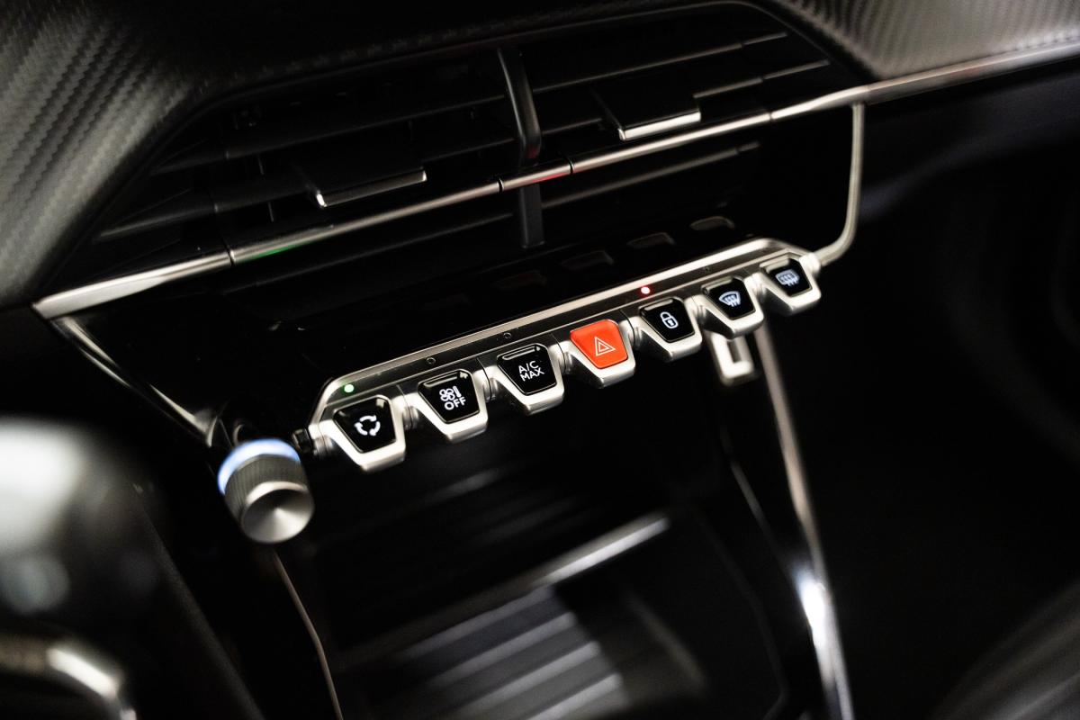 peugeot-2008-2023-gasolina-1199cc
