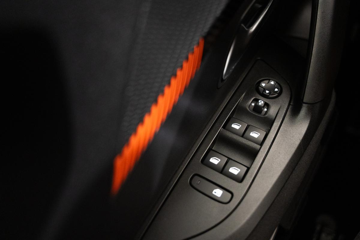 peugeot-2008-2023-gasolina-1199cc